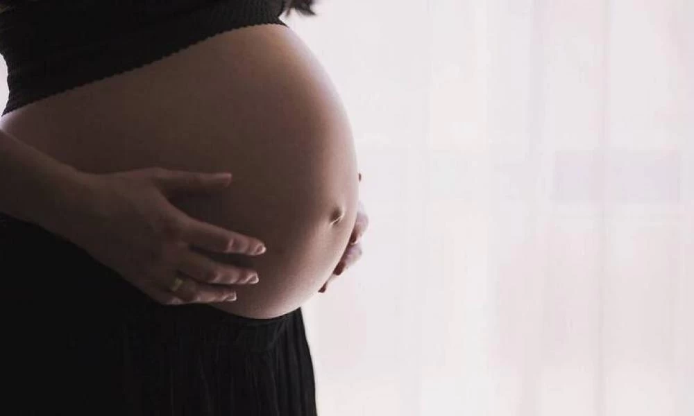 Βρετανία: Τα εμβόλια της Pfizer ή Moderna στις εγκύους προτείνει η χώρα